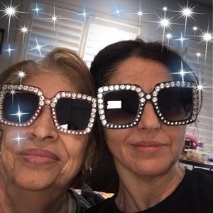 Meet your Posher, Parisa